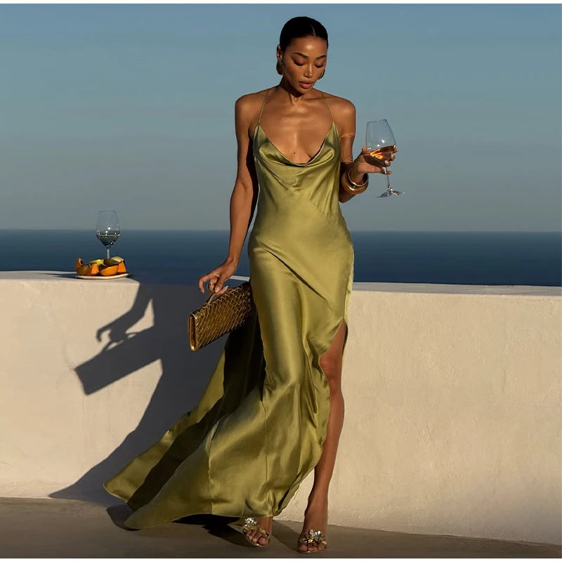 Vestido Largo de Satén con Volantes y Tirantes — Espalda Descubierta